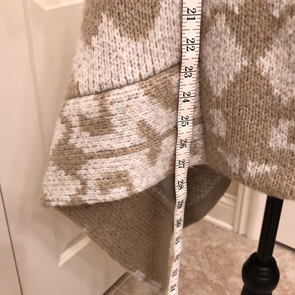 LINE Intarsia-Knit Asymmetric Sweater - Picture 4 of 7